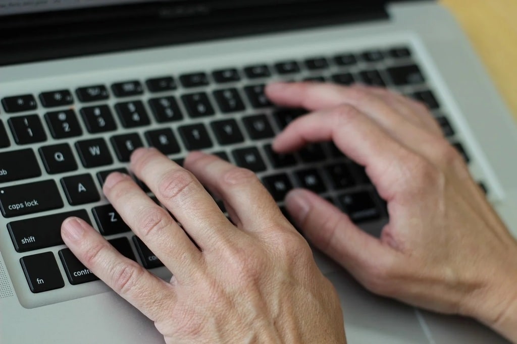 Découvrez les avantages des chatbots pour votre site web